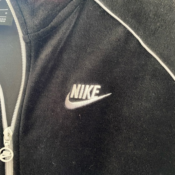 Nike Sportswear Women’s  Velour Velvet Jacket Large - Picture 5 of 10